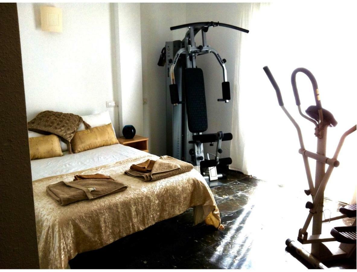 Appartamento Penthouse With Private Roof Terrace And Jacuzzi Fuengirola Esterno foto