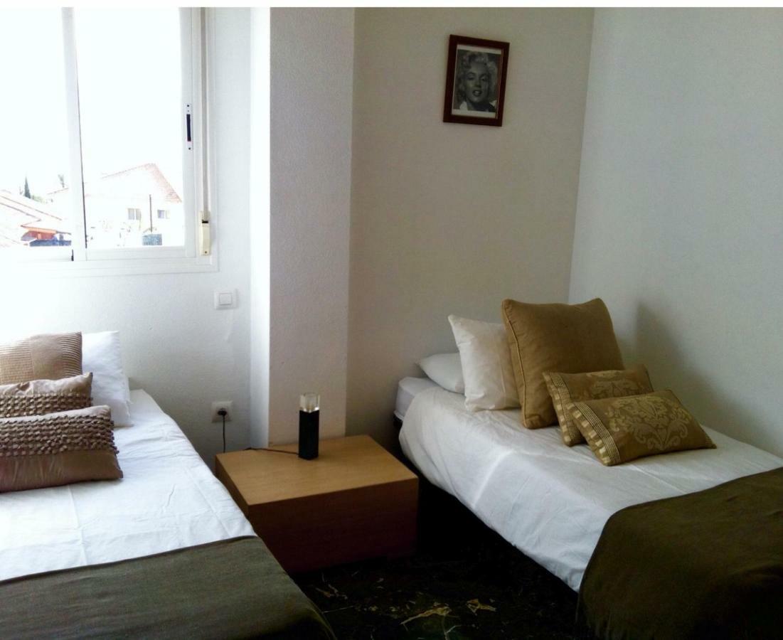 Appartamento Penthouse With Private Roof Terrace And Jacuzzi Fuengirola Esterno foto